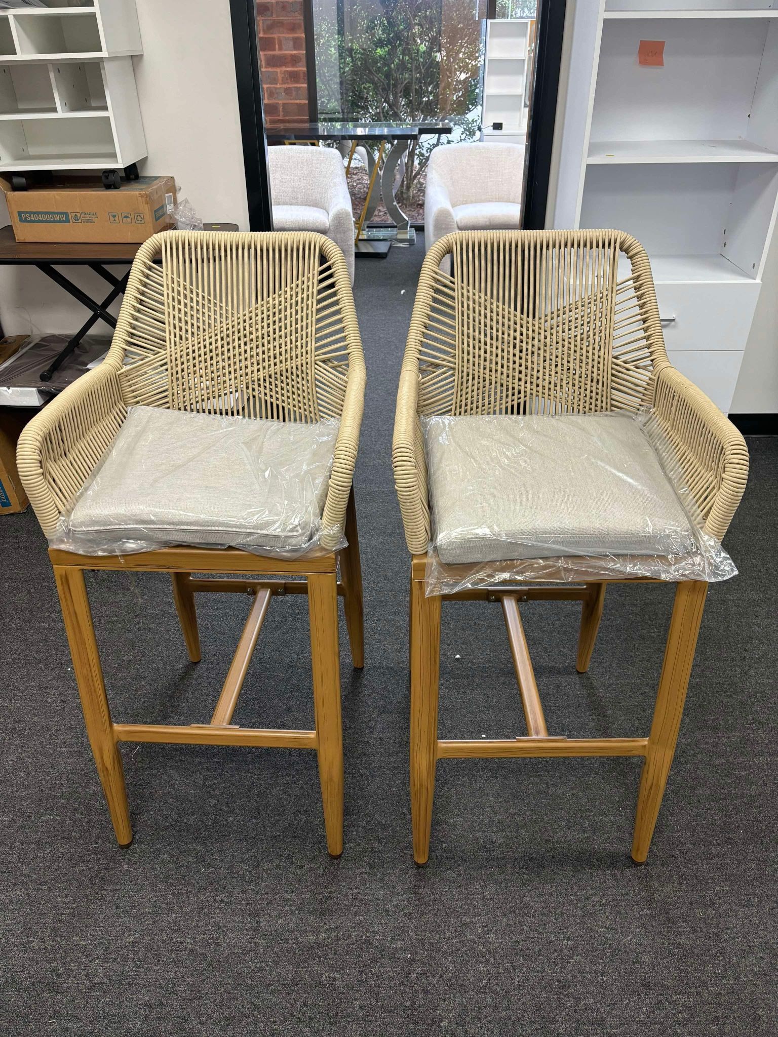 PURPLE LEAF Patio Sunbrella Bar Stools 28" H Set of 2 Handwoven Wicker Bar Height Stool(small damage)