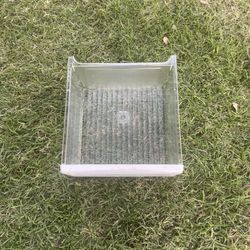 GE REFRIGERATOR CRISPER DRAWER-PART# 162D7562P001 PREOWNED good shape. Needs to be cleaned.