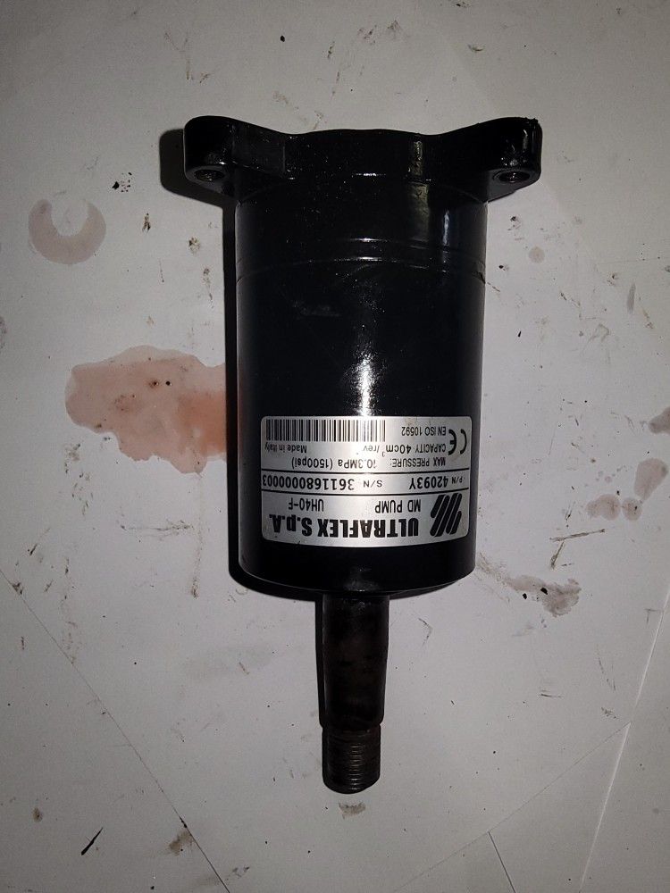 UH40-F 42093 Y MasterDrive Helm Dual Engine
