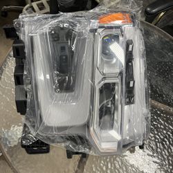 2022-2024 Chevy Silverado 1500 Passenger Headlight New 
