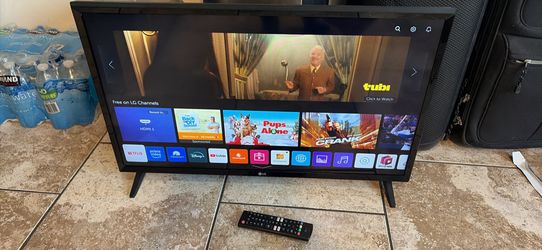 LG Smart TV with Remote 32’