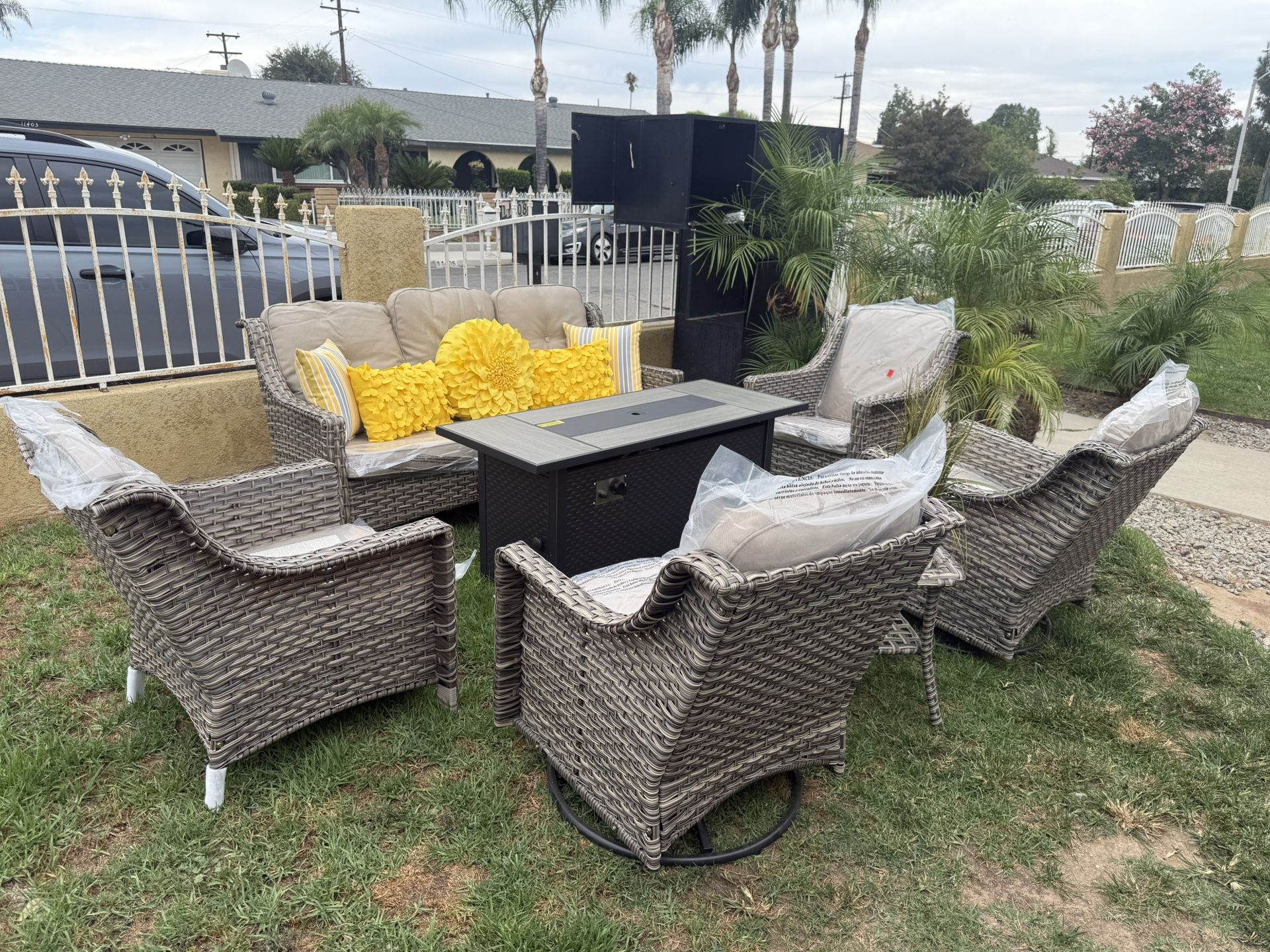 Brand New Patio Outdoor Furniture Set With Fire Pit 