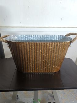 New Large galvanized metal tub with rustic rope handles