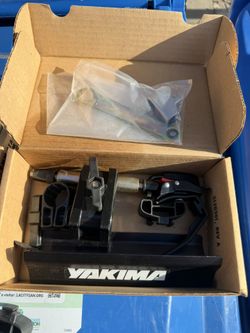 2 Yakima Bike Tray Holders Carriers for Round Load Bars
