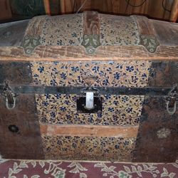Vintage Dome Top SteamerTrunk 