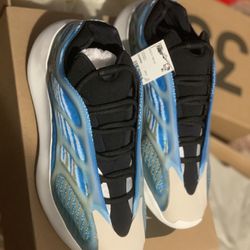 YEEZY 700 v3 ARZARETH Size 10.5