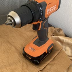 RIGID 18V 1/2 in. Hammer Drill/Driver Kit