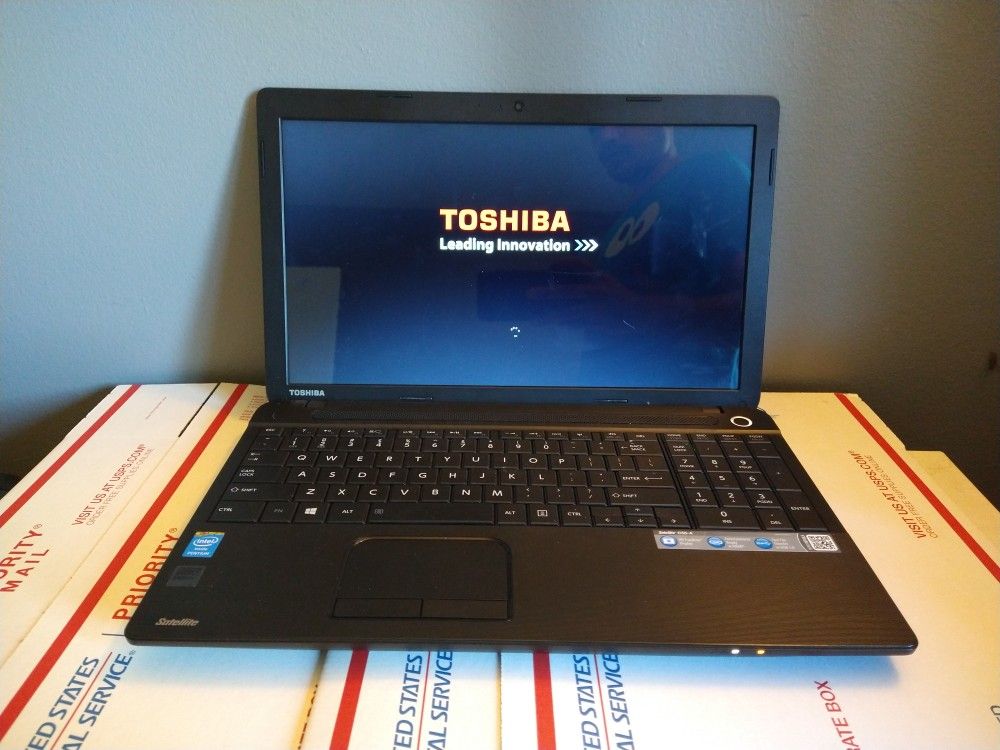 Toshiba Laptop/ pentium/6 GB ram/500 HDD 