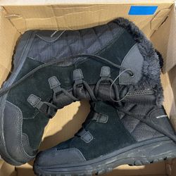 Columbia Waterproof Winter Boots (size US9)