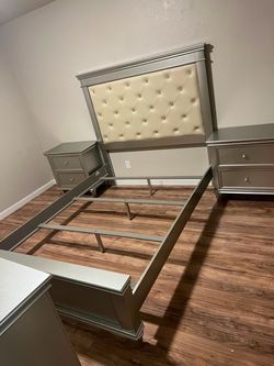 Silver Bedroom Set with Tufted Headboard🛏️Matching Nightsands💤Same Day Delivery and Set Up🚚