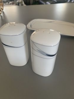 Discontinued Mikasa’s Caviar Fine China 45-piece Setting