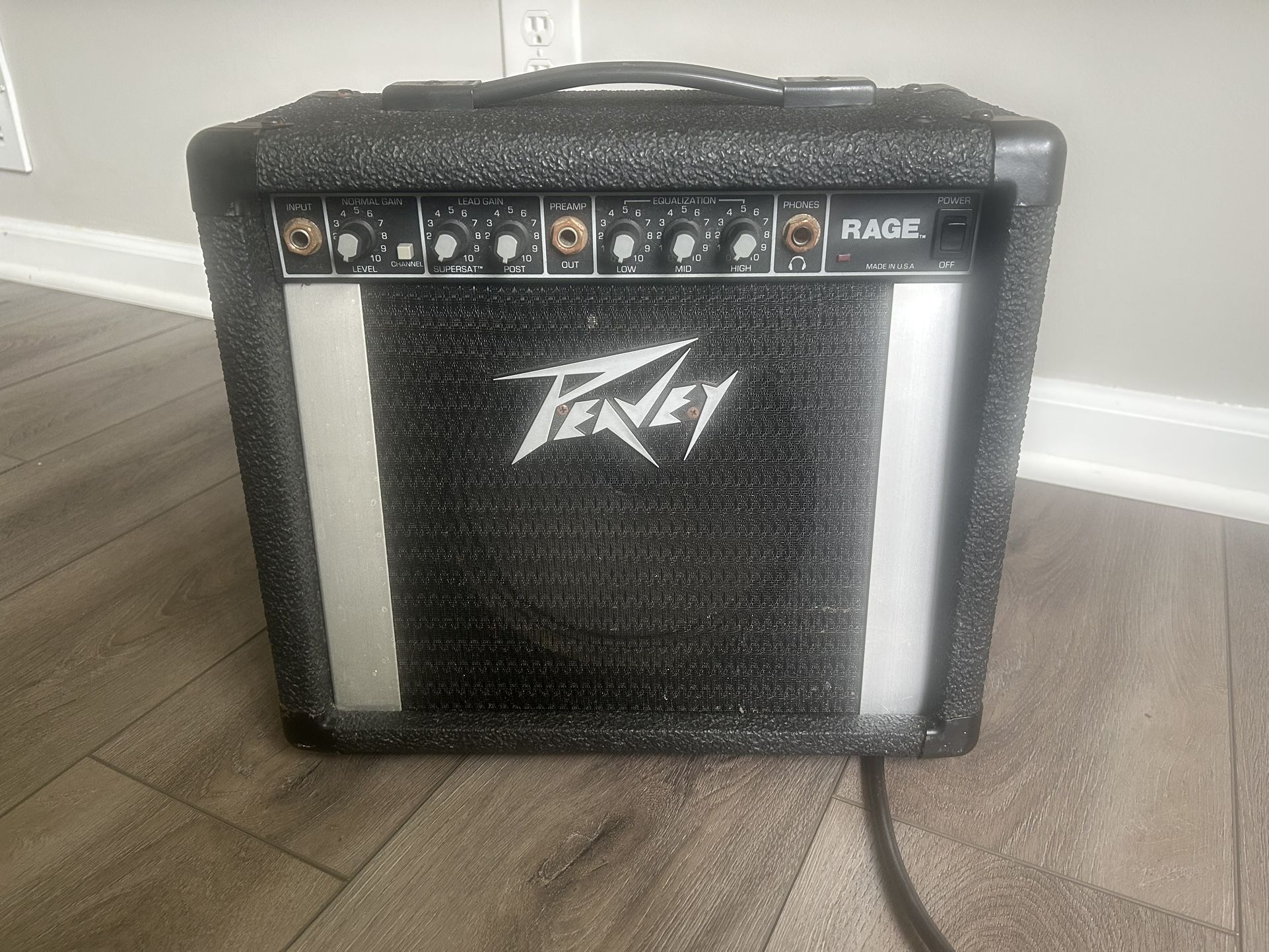 Peavey rage guitar amplifier very good condition only flaws are cosmetic