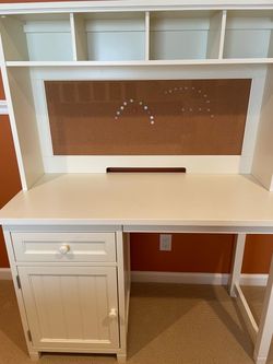 Pottery Barn Teen Beadboard desk with hutch in Simply White