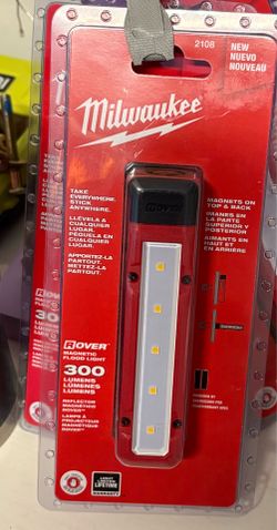 Milwaukee, Rover Magnetic Flood Light, 300 Lumens