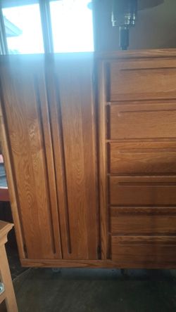 Dresser 25$ must p/u today