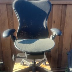 Herman Miller Mirra