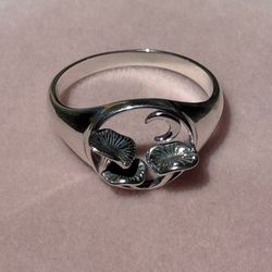 925 Sterling Silver ring with mushrooms and a moon size 8