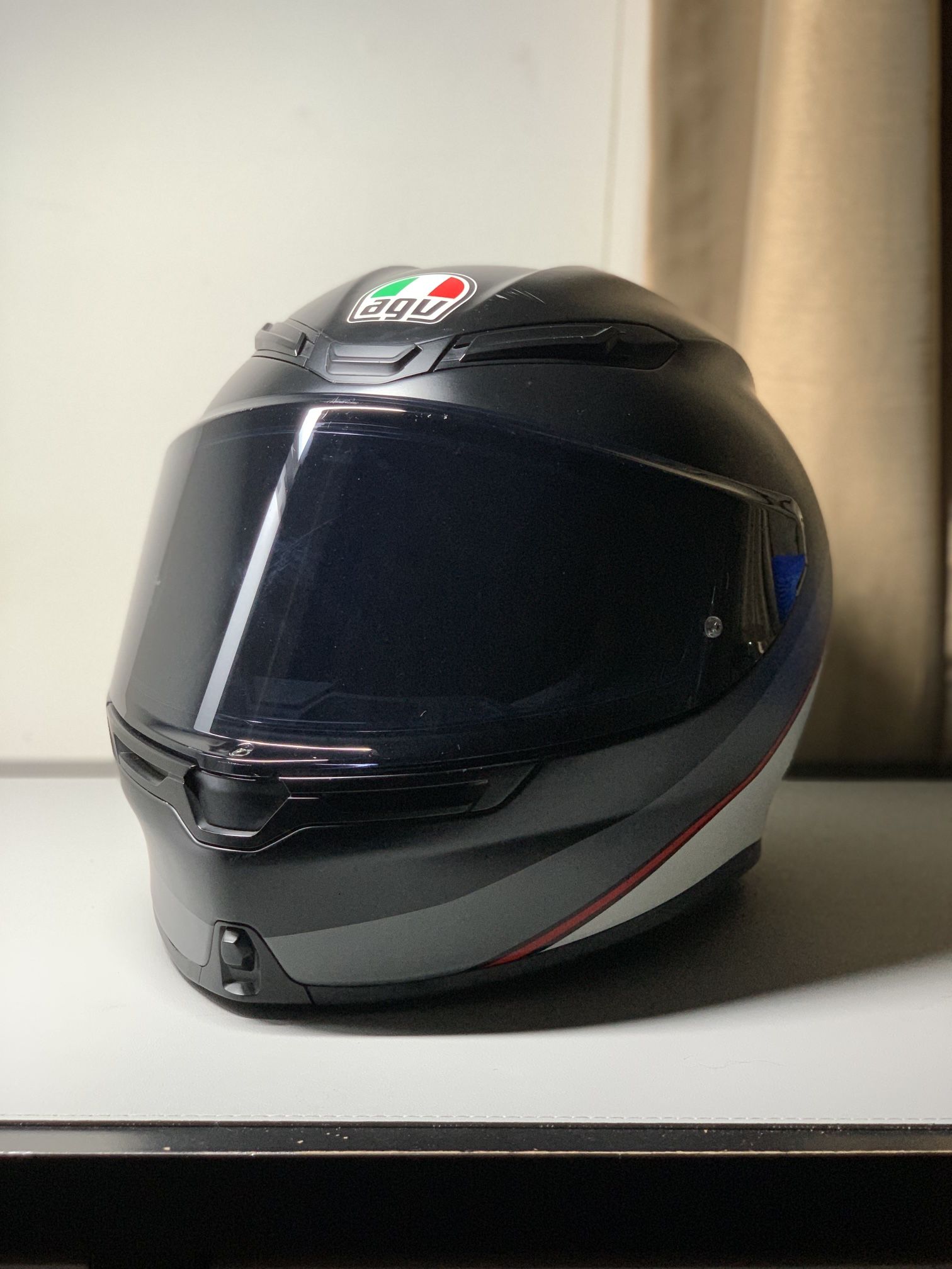 AGV K6 Minimal Helmet Matte Black/White/Red Size LARGE