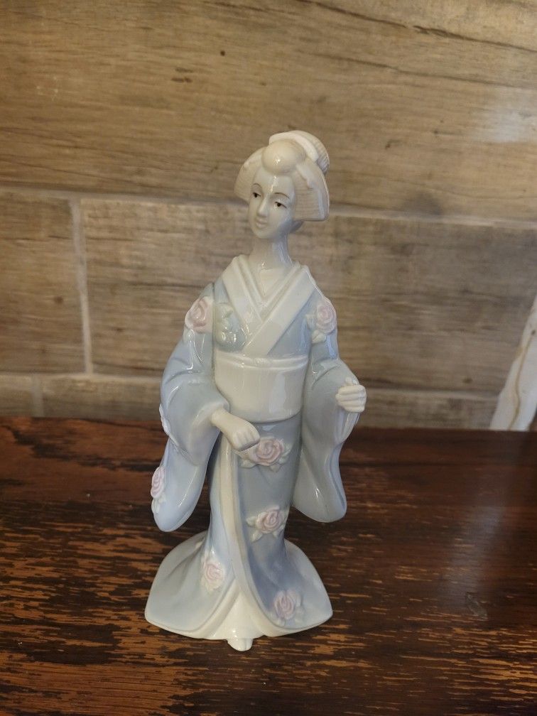Geisha Porcelain Figurine