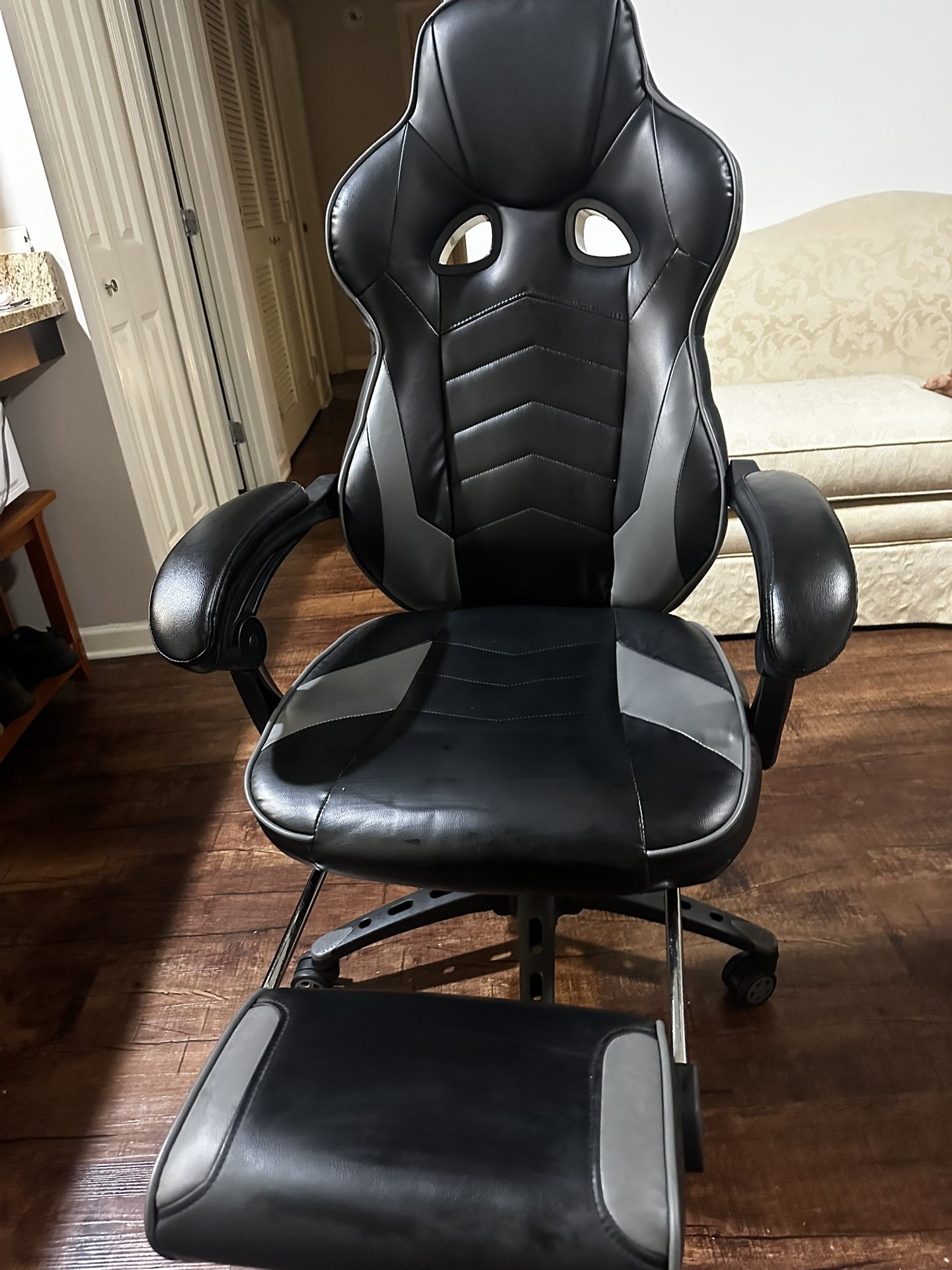 Gaming Chair With Foot Rest