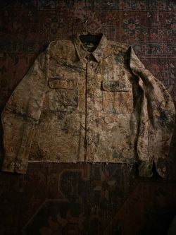 cropped camouflage shirt