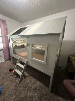 Treehouse bed
