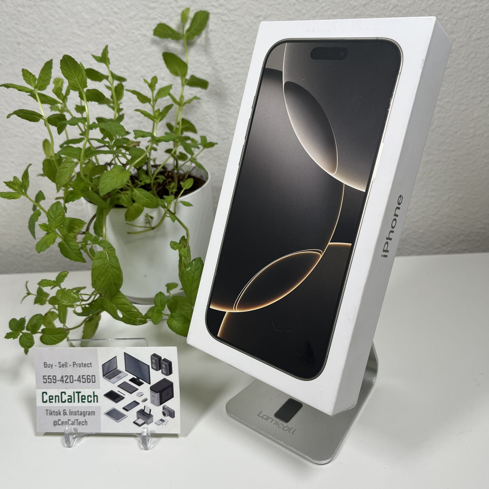 New iPhone 16 Pro Max 256gb At&t and Cricket Carrier Open-box