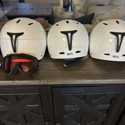 3 Ski Helmets, Ski Goggles, Men’s Ski pants 