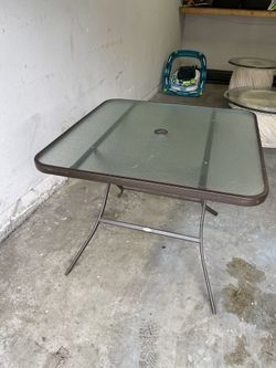 Hampton Bay Patio Table