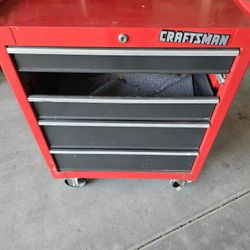 CRAFTSMAN   TOOL BOX ON WHEELS 