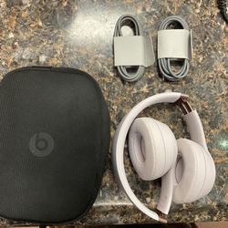 Beats Solo pro 4 pink