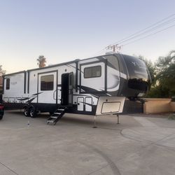 2022 Yukon Dutchmen Fifth Wheel 421fl
