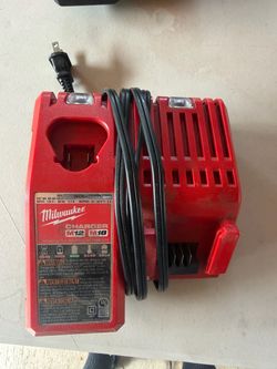 Milwaukee M12/M18 Battery Charger