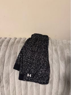 Youth Boys Size Large Under Armour Shorts in Great Used Condition.