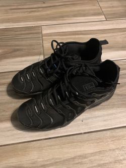 Nike vapormaxs triple black (9.5)