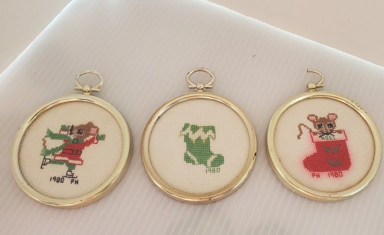 VTG Cross Stitch Embroidery Round Framed Christmas Ornaments Set of 3 Mouse 1980