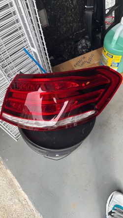 Aftermarket merecedes benz right tail light