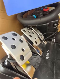 G29 racing steering wheel and pedals