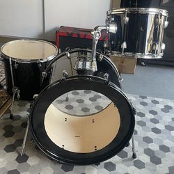 5 Piece Black Drum Set. 