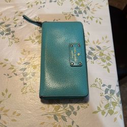 Kate Spade large wallet with gold detailing Color Blue Good 👍🏻 