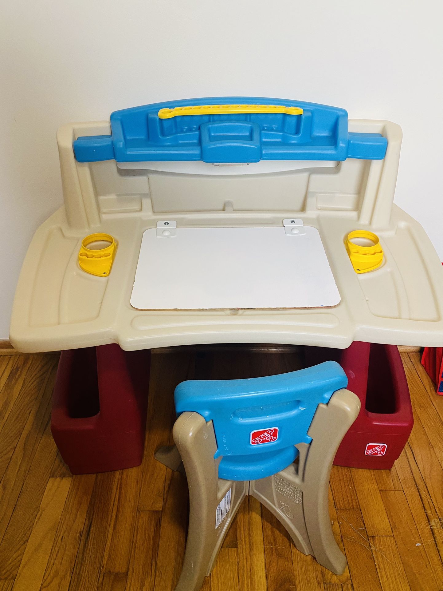 Step2 Deluxe Art Master Kids Desk