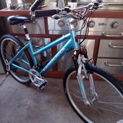 Nice Bike DIAMONDBACKS TIRES SIZE 26 FRAME SIZE MEDIUM 