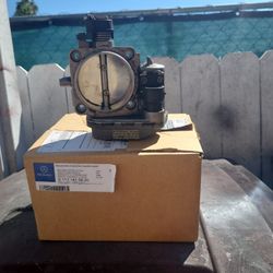 Mercedes Benz Throttle Body. OEM,came Off A 1998 AMG  C43,May Fit Other Years Ans And Models 75.00 Obo