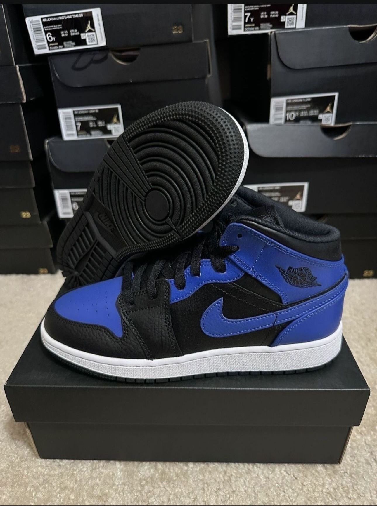 Nike Air Jordan 1 Mid GS Black Hyper Royal White 554725-077 Size 4.5y Brand New