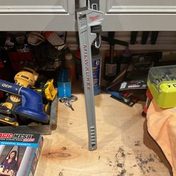 Milwaukee 10 Inch Pipe Wrench