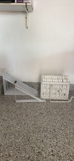 Shelf brackets
