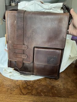 VELEZ Bolso bandolera de cuero de grano 