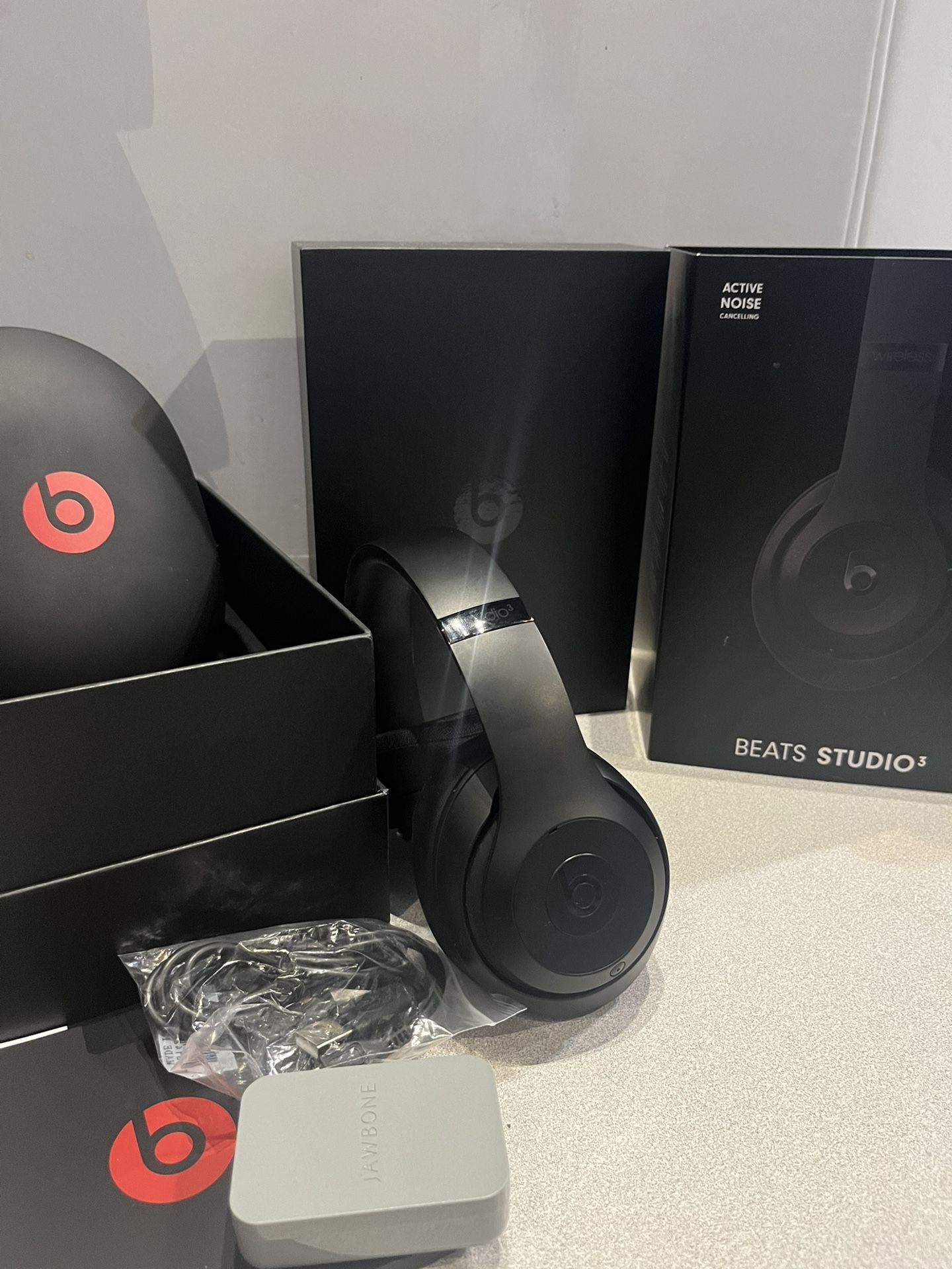 Apple Beats By Dr.Dre Studio 3 Wireless Noise-Cancelling Bluetooth Headphones -MATTE Black
