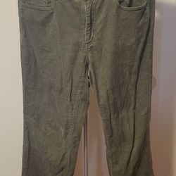 LOFT Curvy Boot Olive Green Corduroy Pants - Size 28/6 (0327)