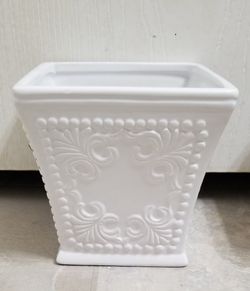 Ceramic White Pot